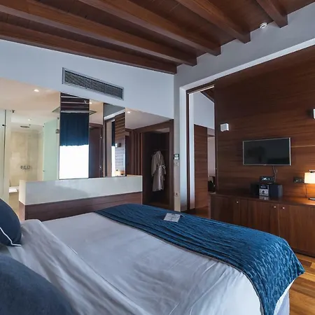 Horizon Blu Boutique Каламата